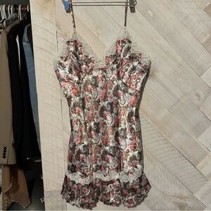 Vintage Victoria’s Secret VS Lingerie Nightie Slip Sz M Gold Tag Pleat Sexy